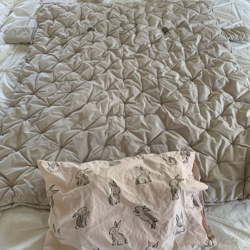 Crate&Kids Bunny Toddler Sheet Set & Quilt